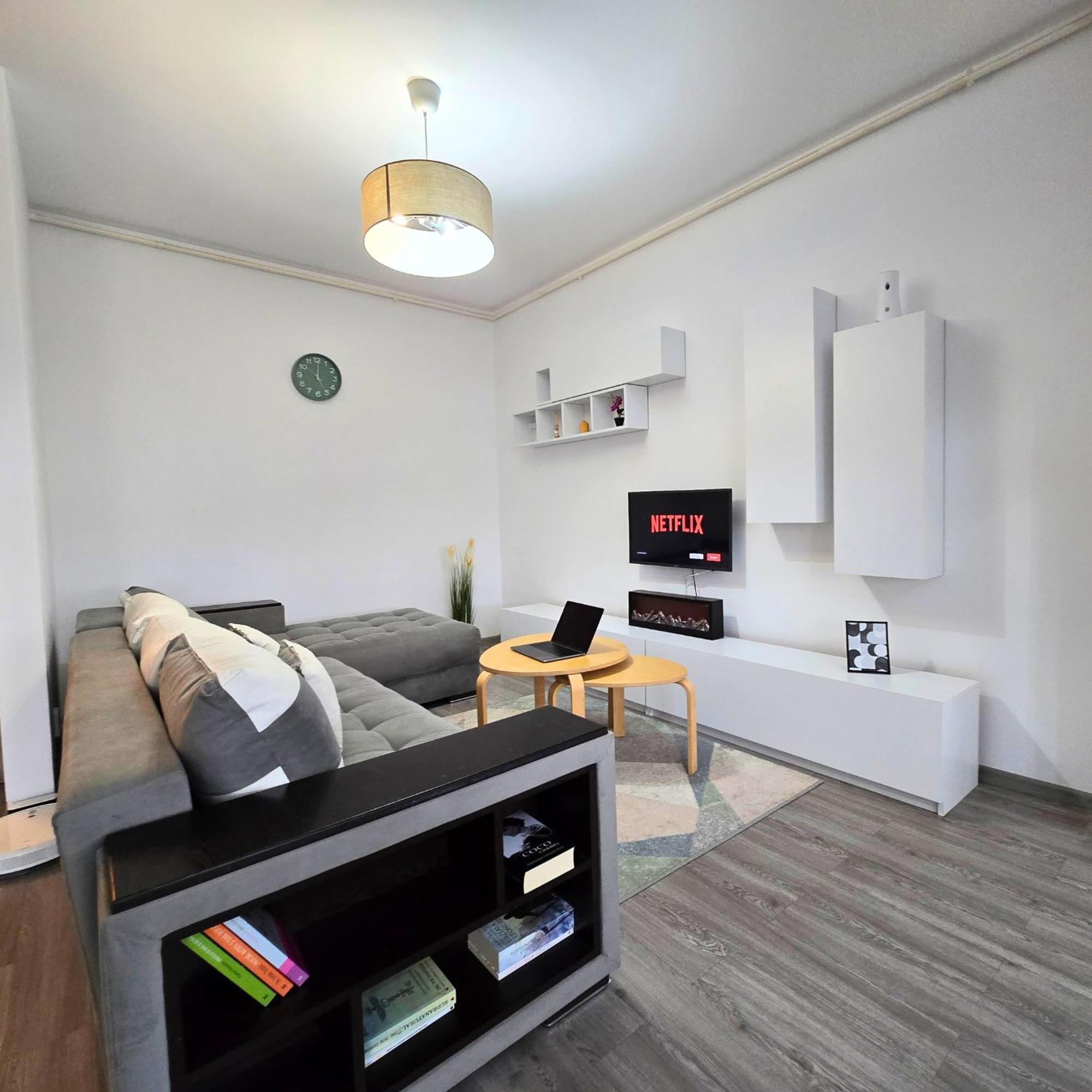 Apartment "Solar 48", Private Parking, One Bedroom Бухарест Екстер'єр фото