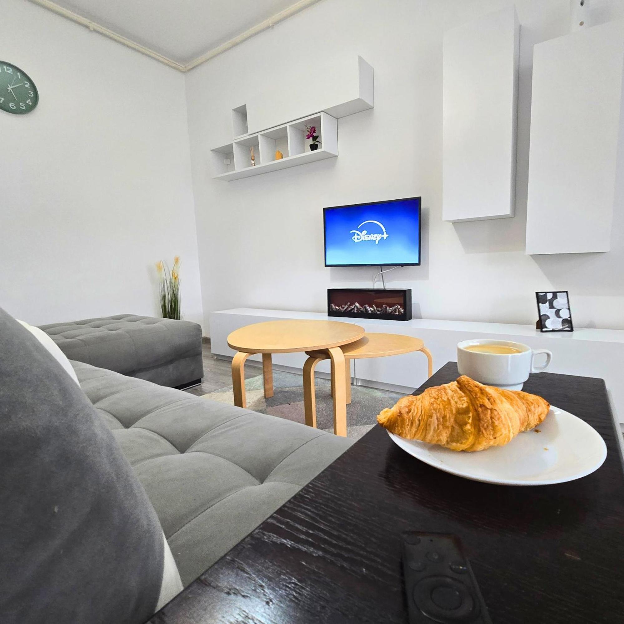 Apartment "Solar 48", Private Parking, One Bedroom Бухарест Екстер'єр фото