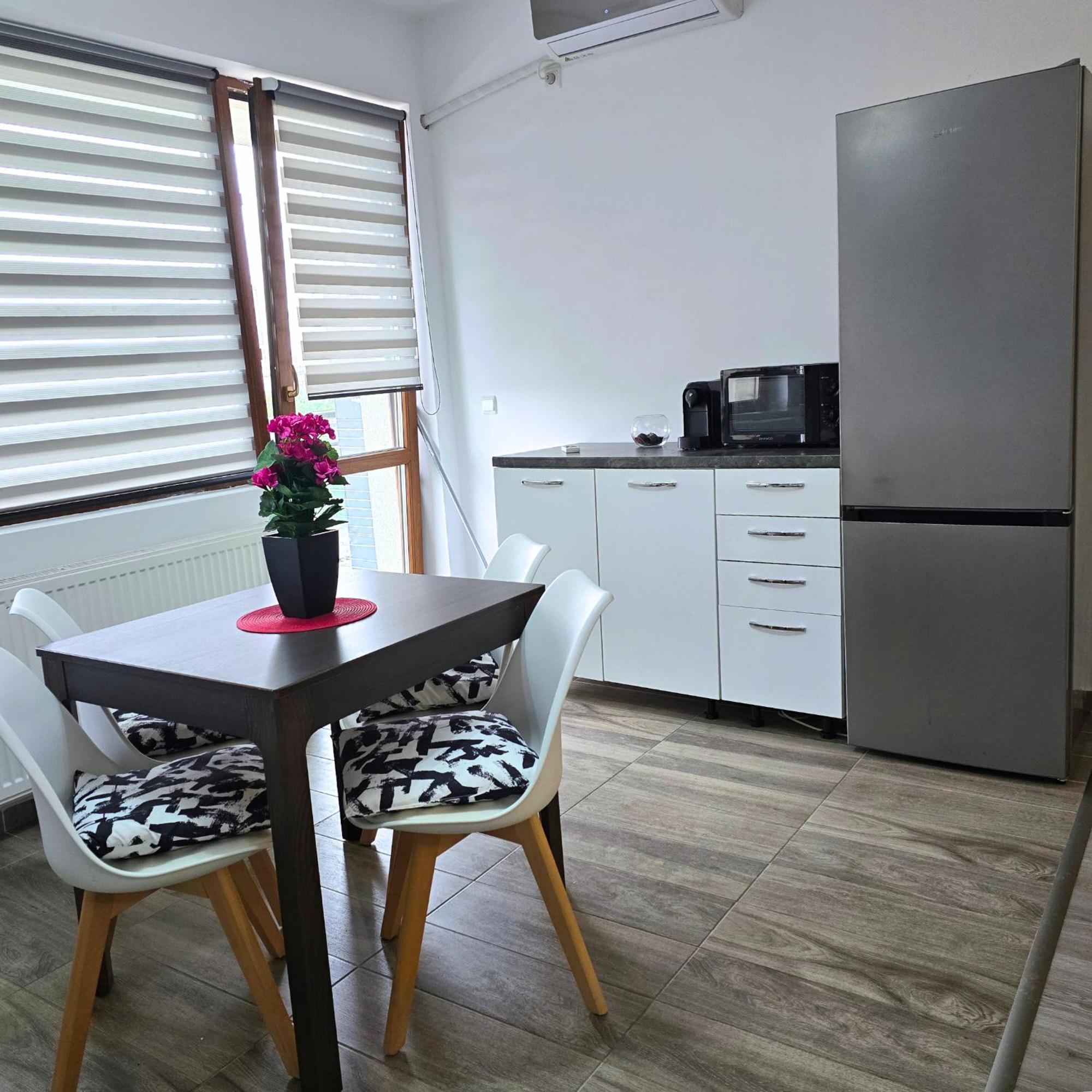 Apartment "Solar 48", Private Parking, One Bedroom Бухарест Екстер'єр фото